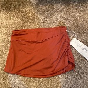 NWT Carve Designs hoku swim skirt size med sangria